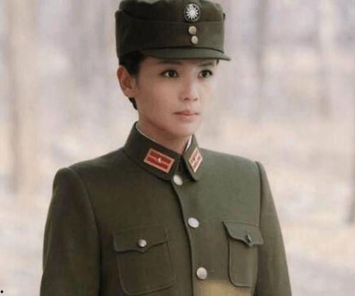 穿军装的女明星,女明星的英姿飒爽瞬间