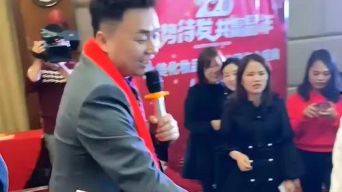 日本年会猜拳,智慧与策略的较量