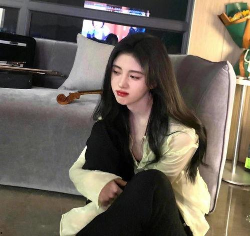 少女丝袜自拍视频下载,少女自拍视频下载背后的秘密